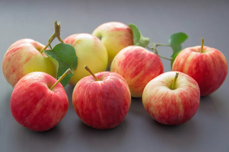 How to wash pesticides off apples, according to science